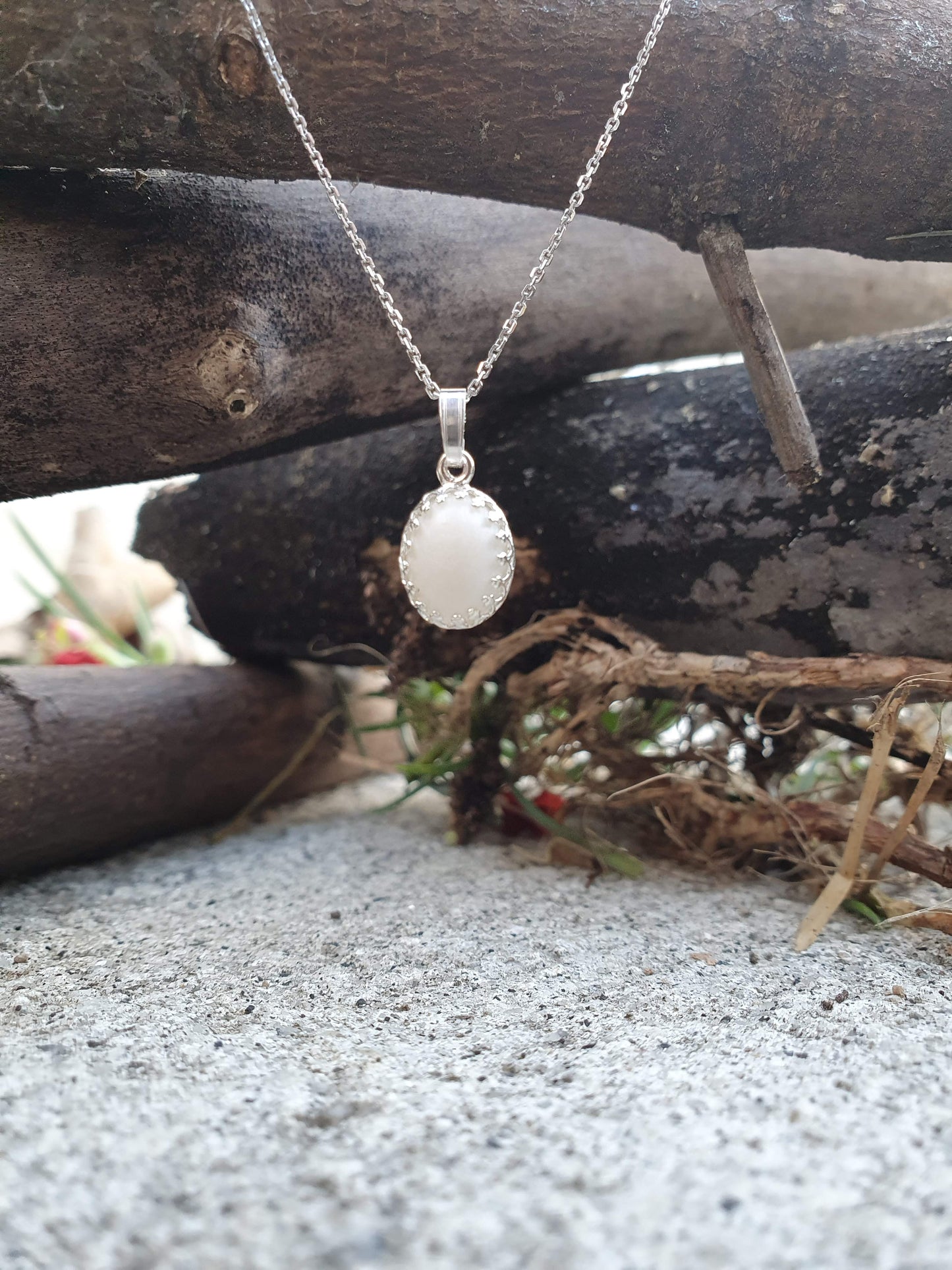 Oval Crown necklace