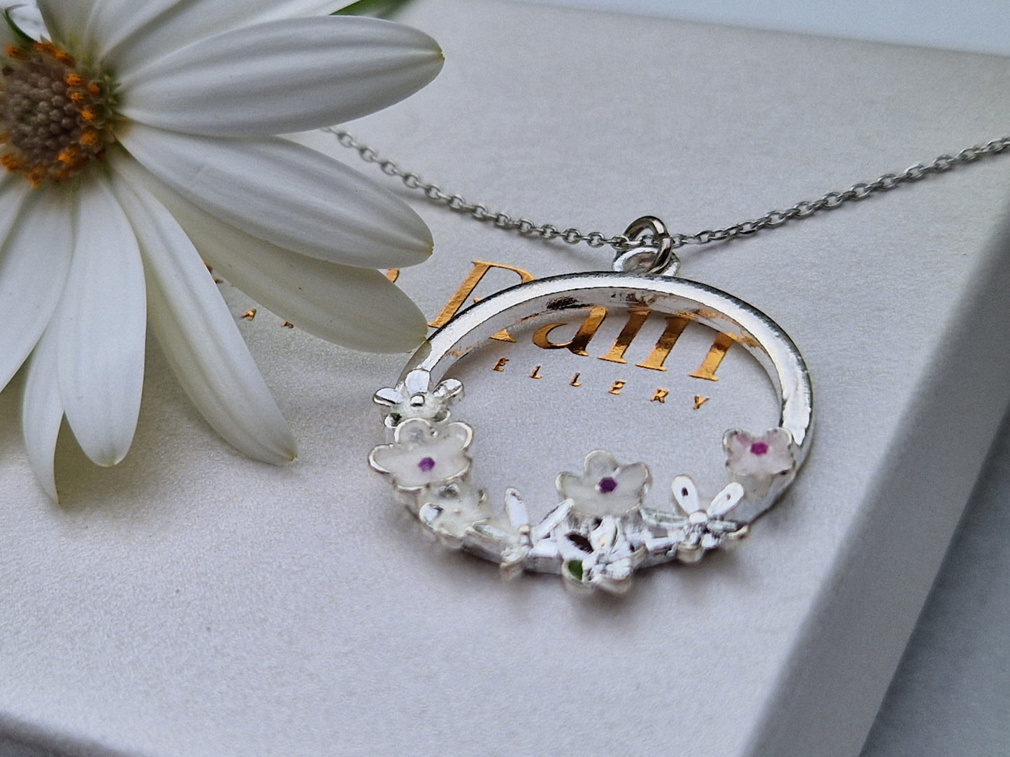 Daisy Circle Necklace