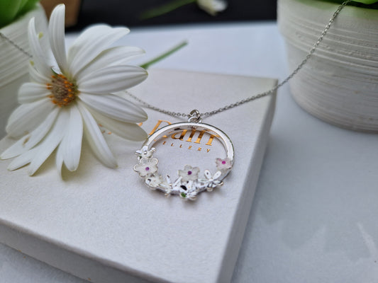 Daisy Circle Necklace